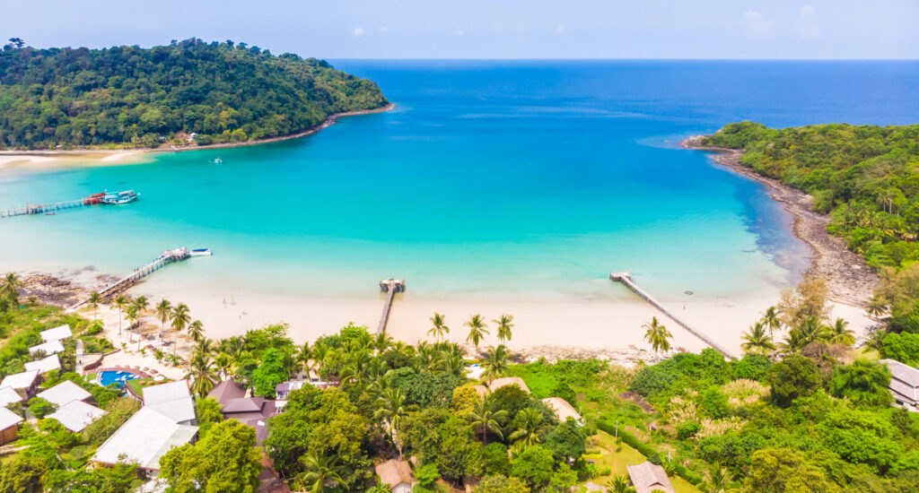 beautiful nature tropical beach and sea with coconut palm tree o